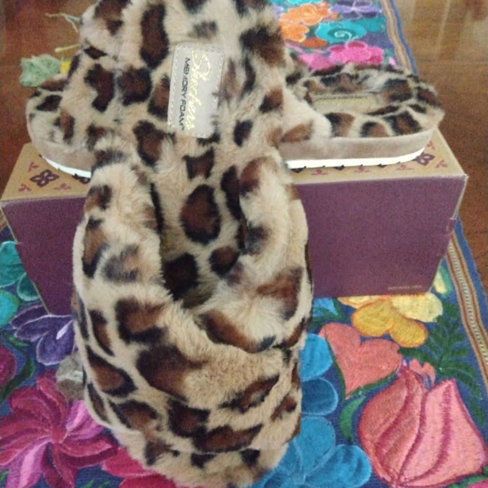 👠 $25 SALE! Skechers Faux Fur Slide Slippers - Picture 5 of 5